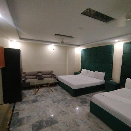 Hotel Crown Plaza, Near Karachi Airport, Darul Sehat Hospital, Dow, Agha Khan And Liaqat Hospital מראה חיצוני תמונה