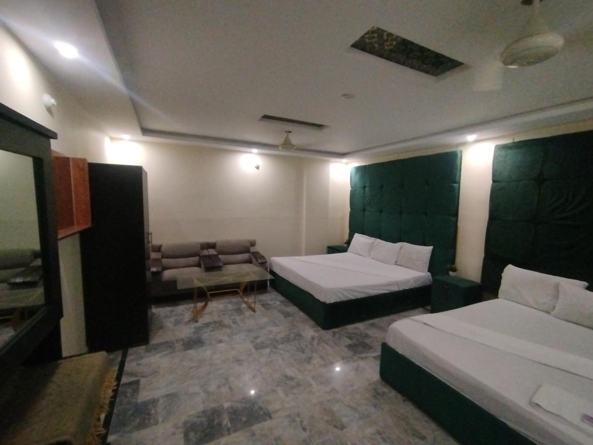Hotel Crown Plaza, Near Karachi Airport, Darul Sehat Hospital, Dow, Agha Khan And Liaqat Hospital מראה חיצוני תמונה
