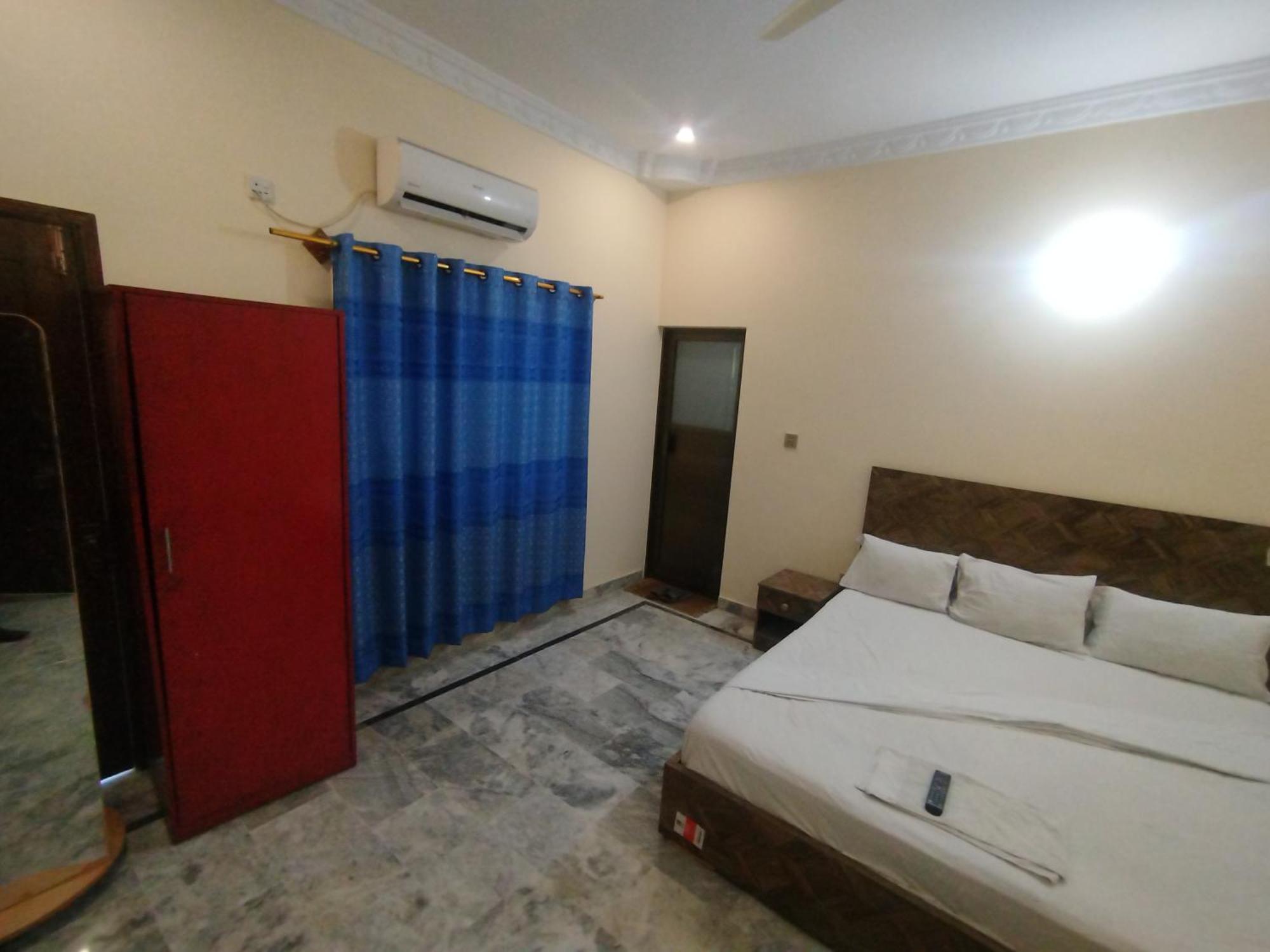 Hotel Crown Plaza, Near Karachi Airport, Darul Sehat Hospital, Dow, Agha Khan And Liaqat Hospital מראה חיצוני תמונה