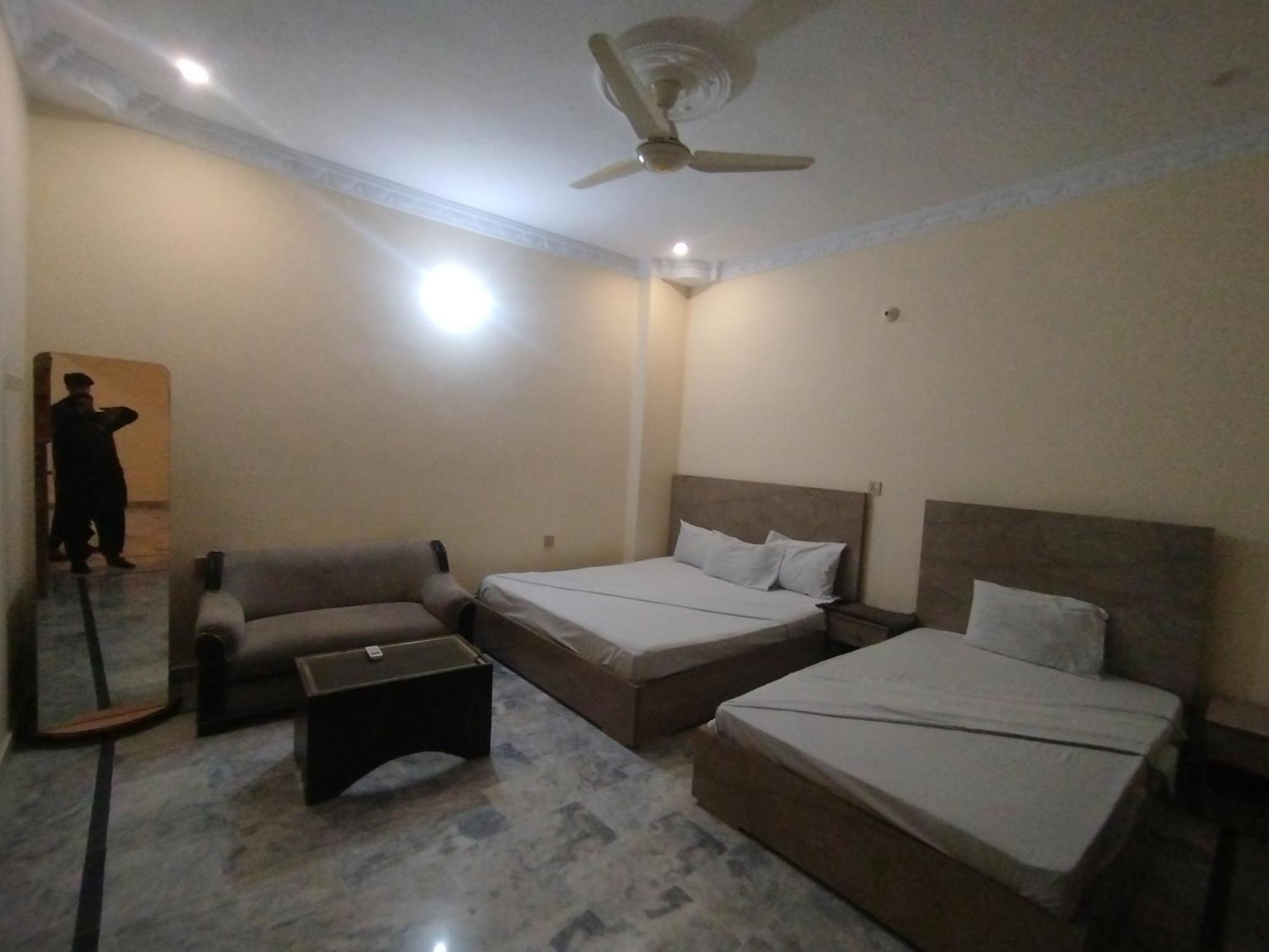 Hotel Crown Plaza, Near Karachi Airport, Darul Sehat Hospital, Dow, Agha Khan And Liaqat Hospital מראה חיצוני תמונה