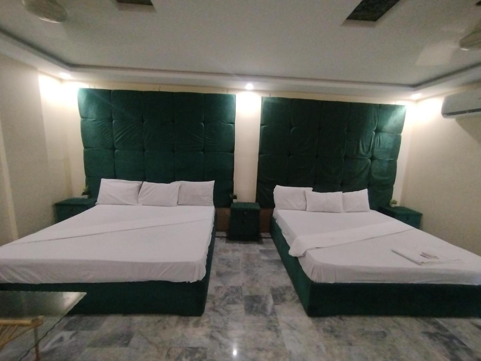 Hotel Crown Plaza, Near Karachi Airport, Darul Sehat Hospital, Dow, Agha Khan And Liaqat Hospital מראה חיצוני תמונה