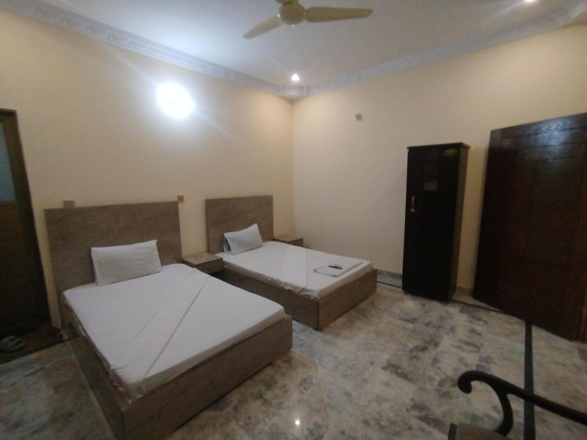 Hotel Crown Plaza, Near Karachi Airport, Darul Sehat Hospital, Dow, Agha Khan And Liaqat Hospital מראה חיצוני תמונה