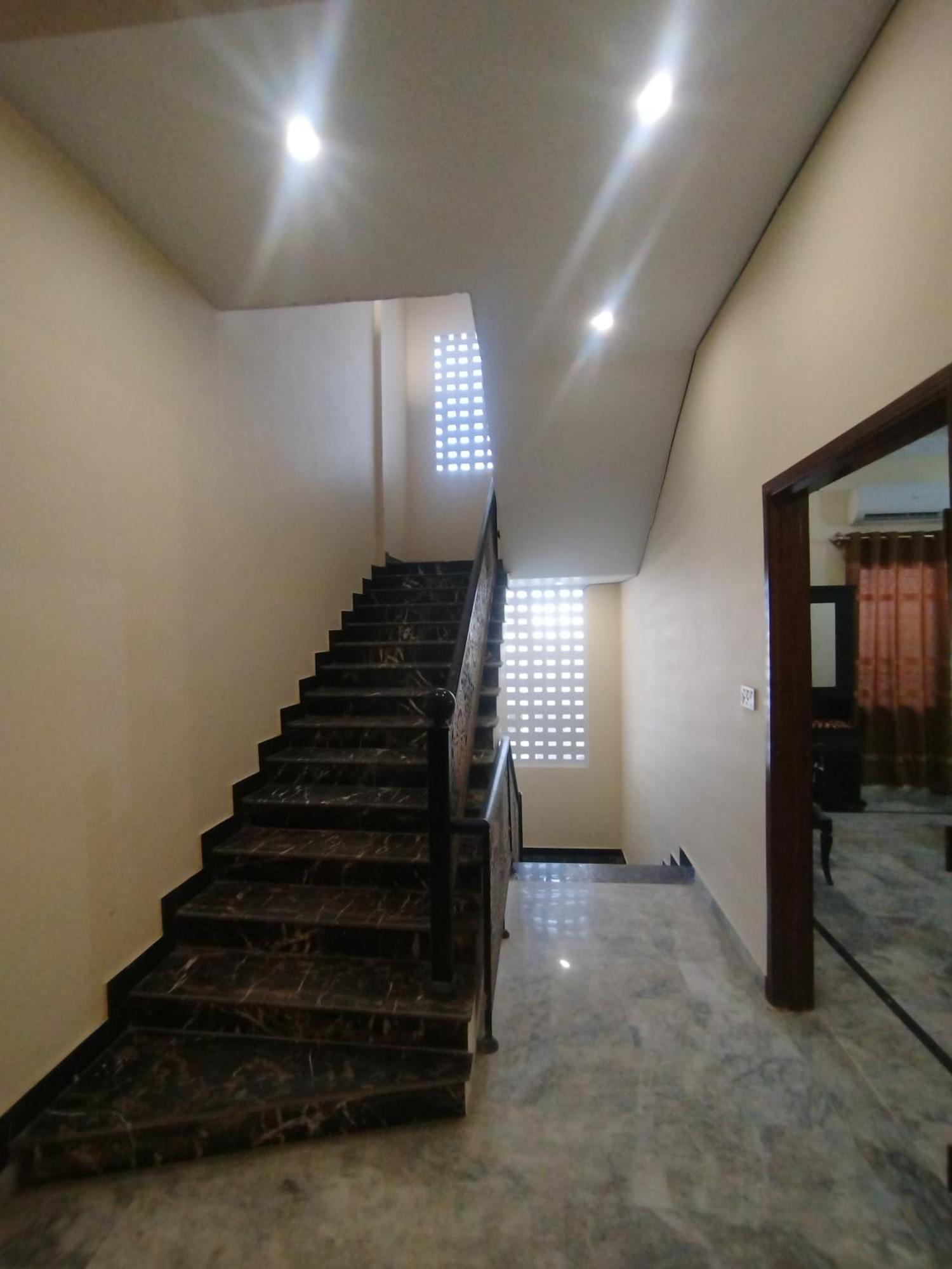 Hotel Crown Plaza, Near Karachi Airport, Darul Sehat Hospital, Dow, Agha Khan And Liaqat Hospital מראה חיצוני תמונה