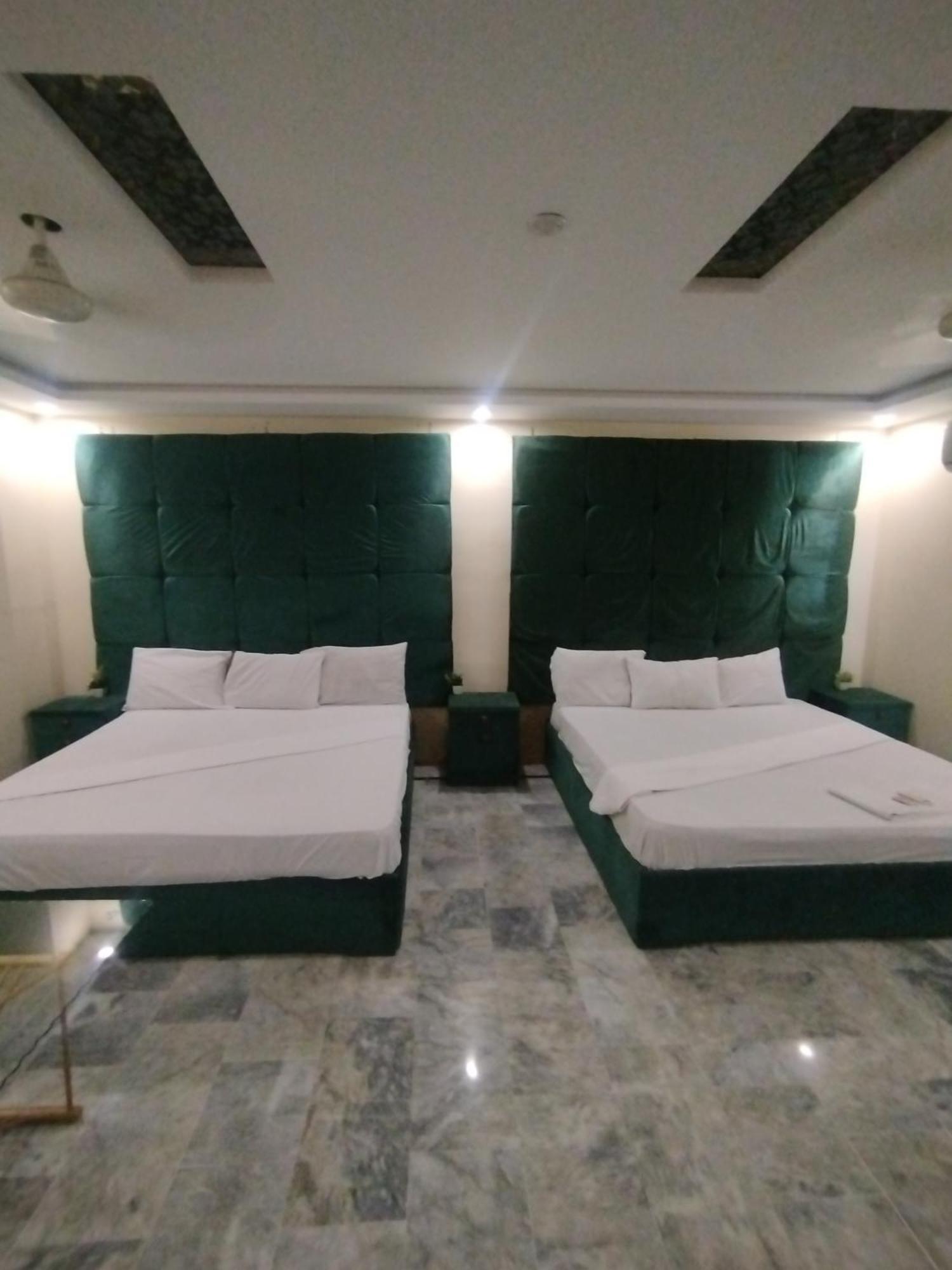 Hotel Crown Plaza, Near Karachi Airport, Darul Sehat Hospital, Dow, Agha Khan And Liaqat Hospital מראה חיצוני תמונה