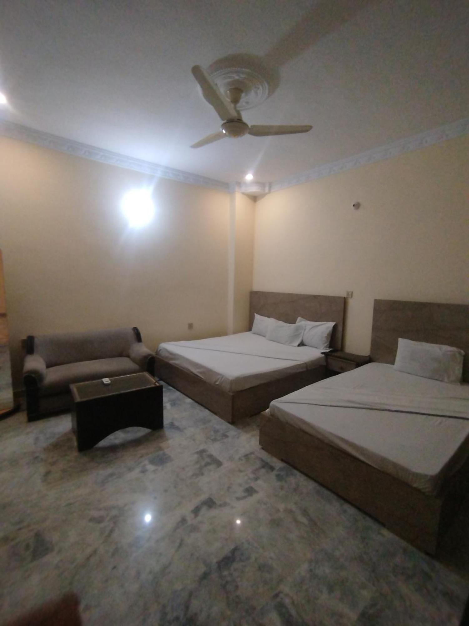 Hotel Crown Plaza, Near Karachi Airport, Darul Sehat Hospital, Dow, Agha Khan And Liaqat Hospital מראה חיצוני תמונה