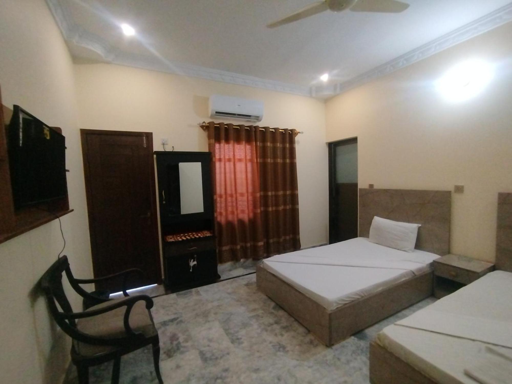 Hotel Crown Plaza, Near Karachi Airport, Darul Sehat Hospital, Dow, Agha Khan And Liaqat Hospital מראה חיצוני תמונה