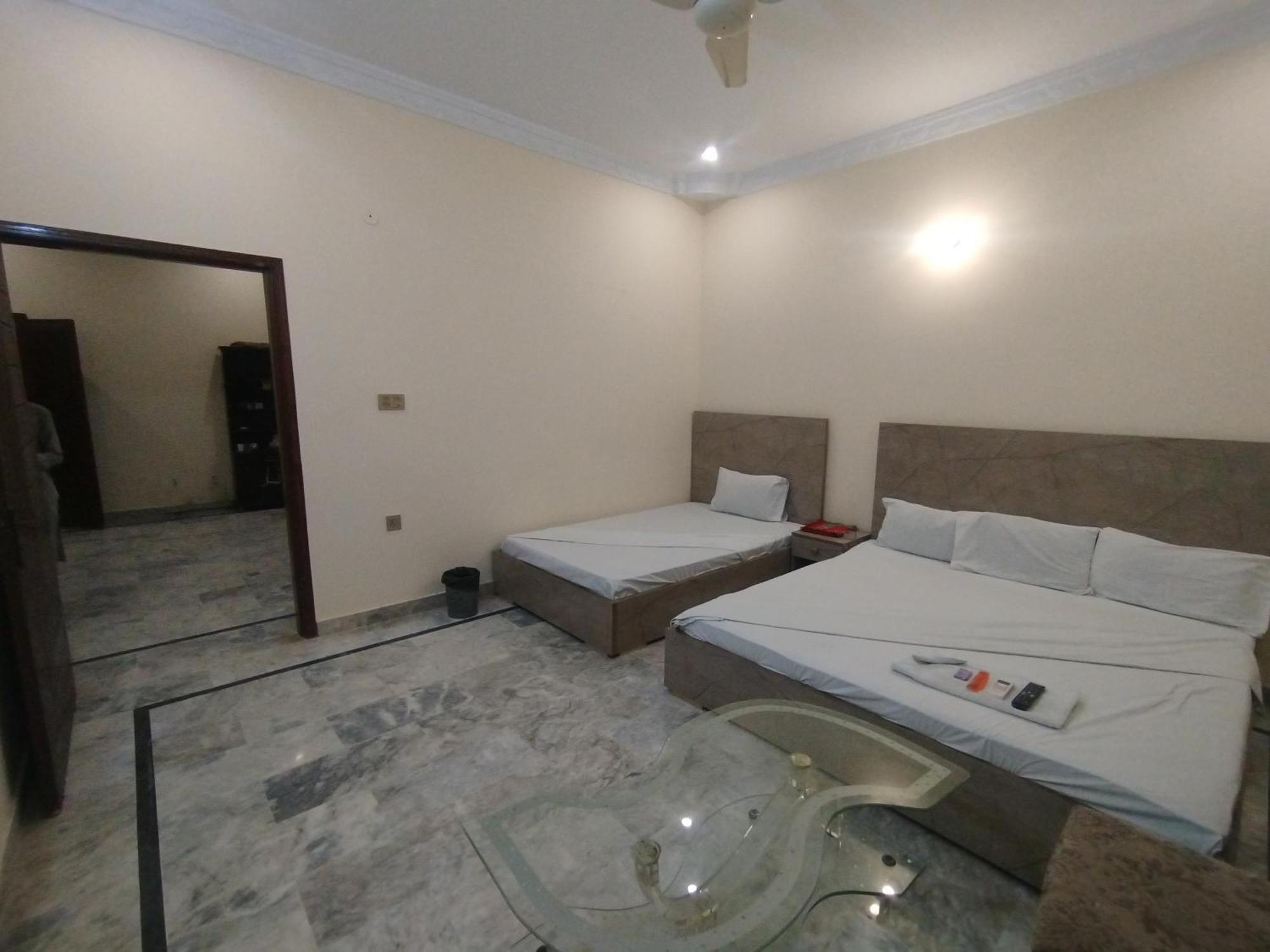 Hotel Crown Plaza, Near Karachi Airport, Darul Sehat Hospital, Dow, Agha Khan And Liaqat Hospital מראה חיצוני תמונה