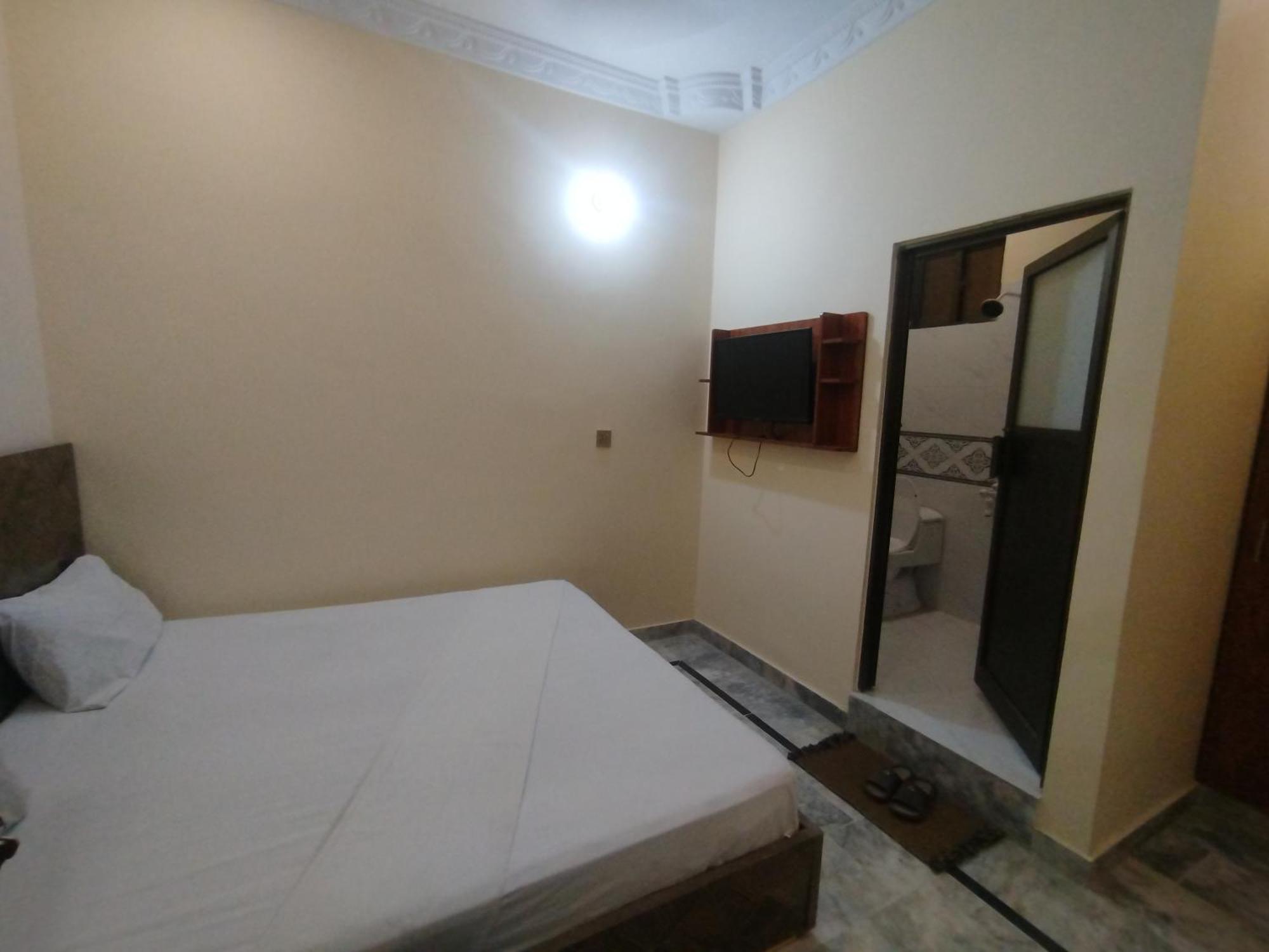 Hotel Crown Plaza, Near Karachi Airport, Darul Sehat Hospital, Dow, Agha Khan And Liaqat Hospital מראה חיצוני תמונה